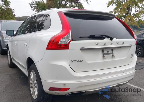 2015 Volvo Xc60 T5/T5 Premier z USA, uszkodzony, nr VIN YV4612RK7F2757513